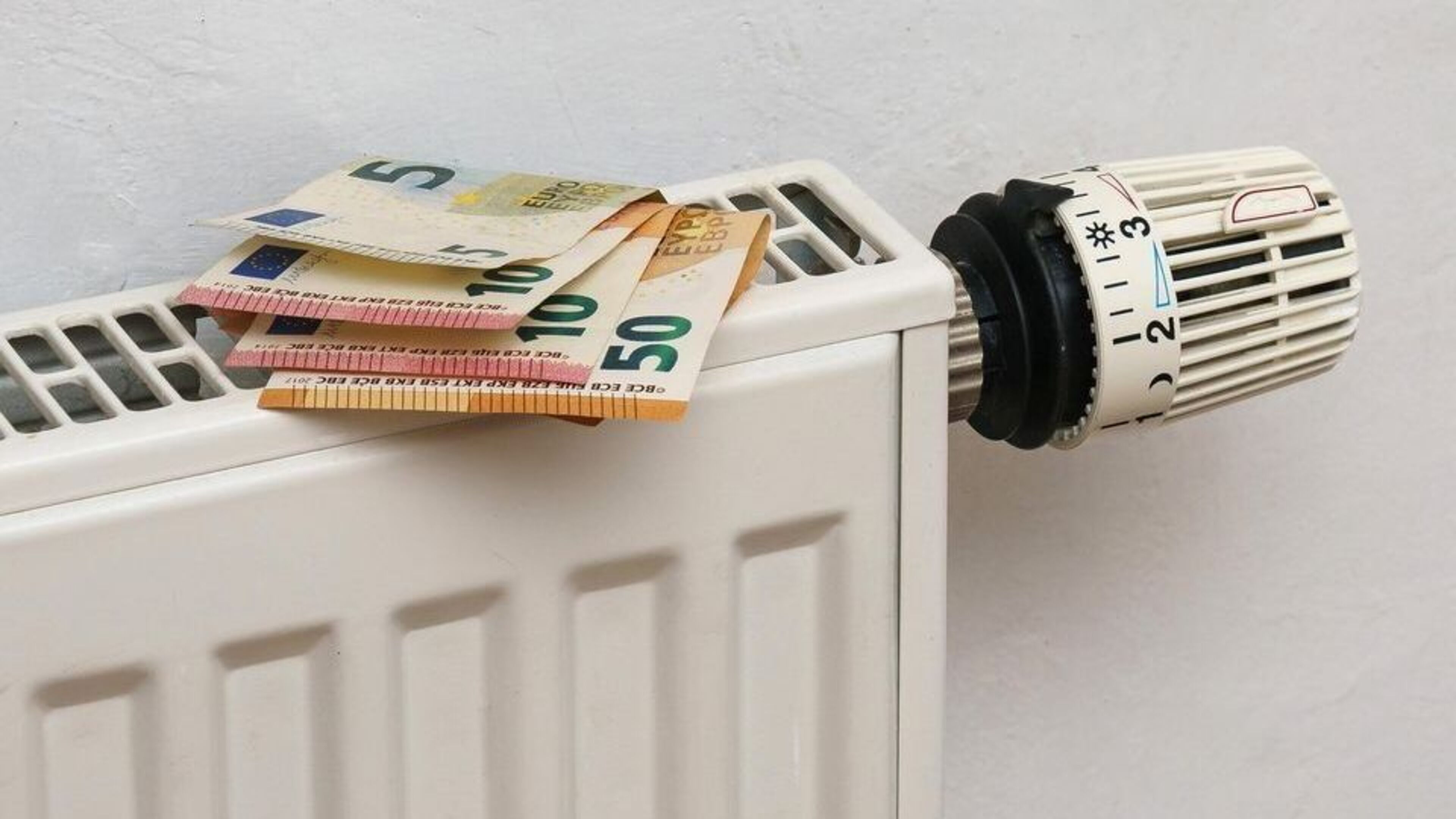 Households that switch electricity supplier can save up to €700 a year